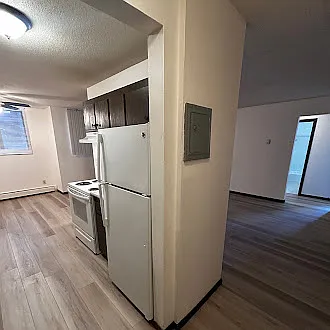 Hazelwood Apartments — Photo 16