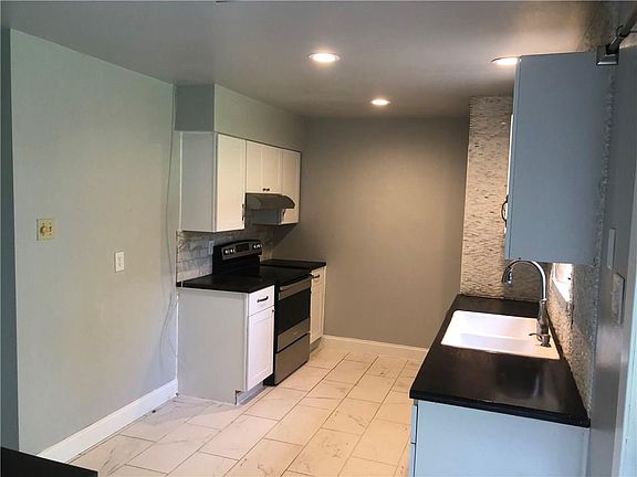 5th image of 2400 Richmond Dr