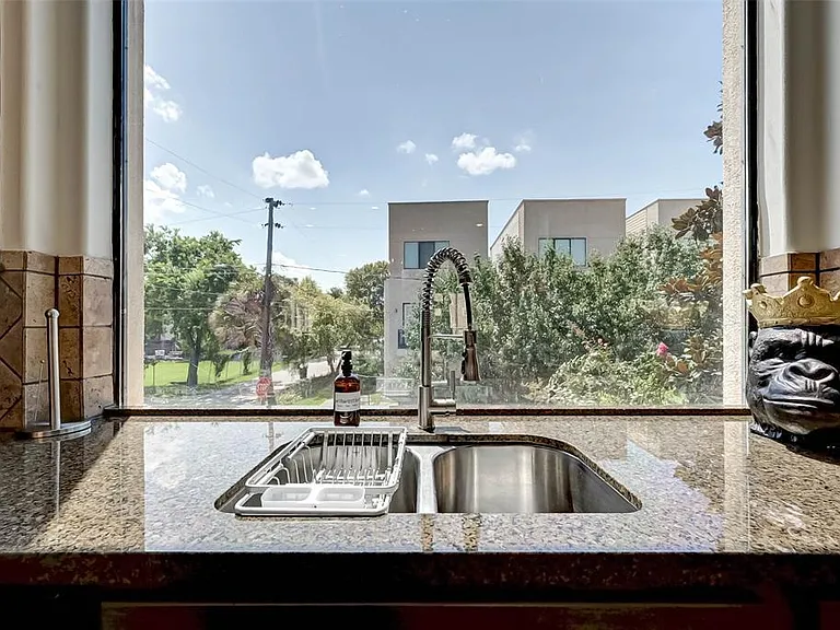 5202 Rose St — Photo 16