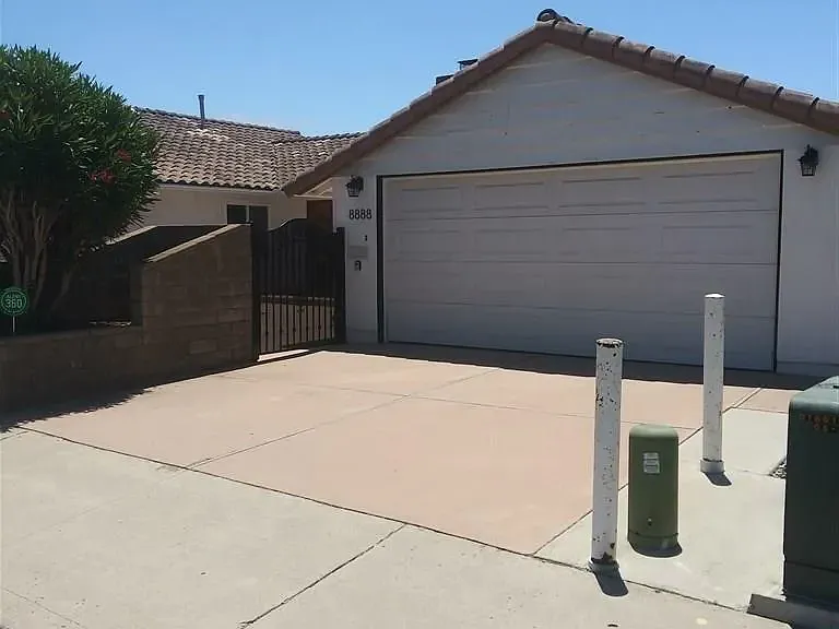 8888 La Jolla Scenic Dr N — Photo 2
