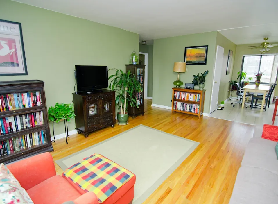 Amber Square Apartments — Photo 3