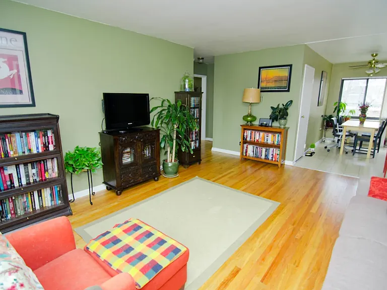 Amber Square Apartments — Photo 3