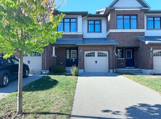111 Sweetwater Ln, Ottawa, ON K2T 0L1