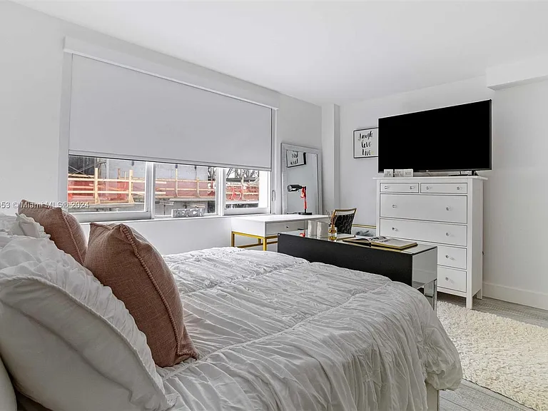 9195 Collins Ave #1104 — Photo 18