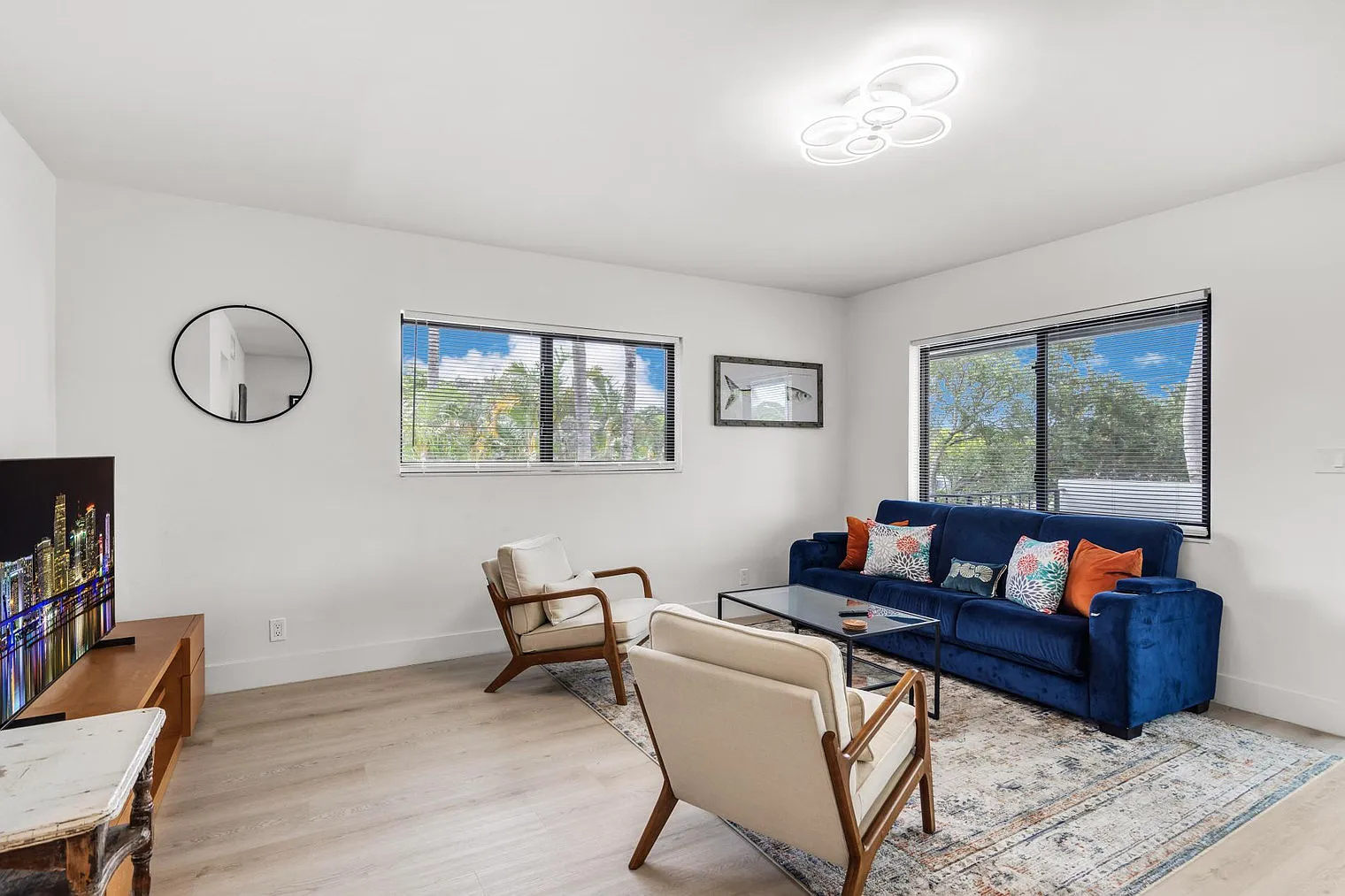 2 bed, 1.0 bath, 645 sqft, $2,289 — Photo 2