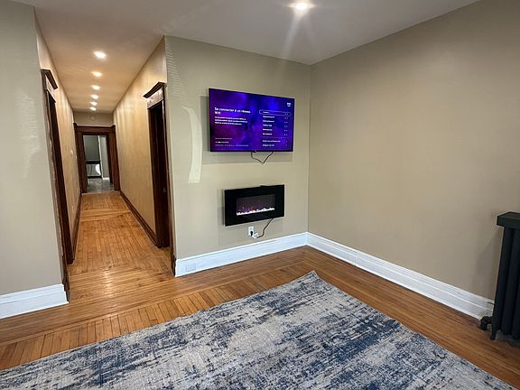 2nd image of 424-426 Hudson Ave #1