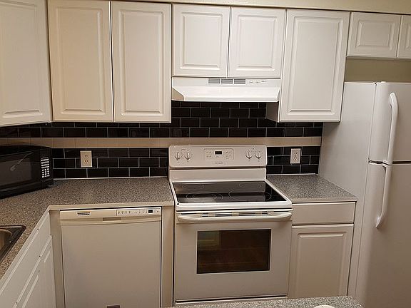 5th image of 709 SW 3rd St