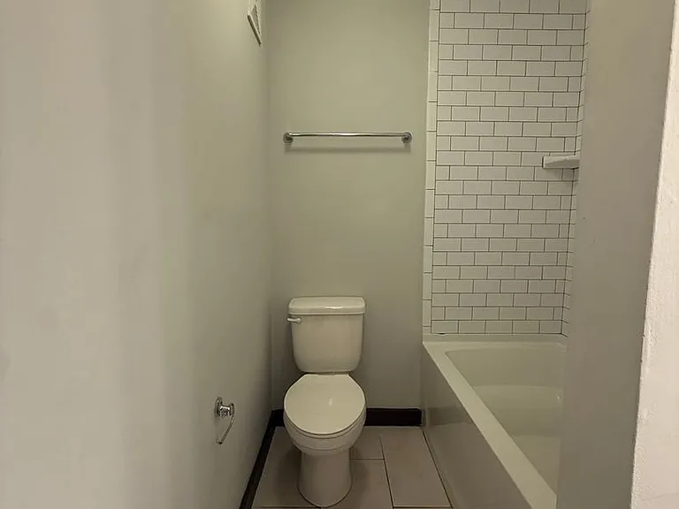 The Ridgewood Apartments in Woodbine - Remodeled Units - Gated Access - Convenient - Ample Parkin... — Photo 29