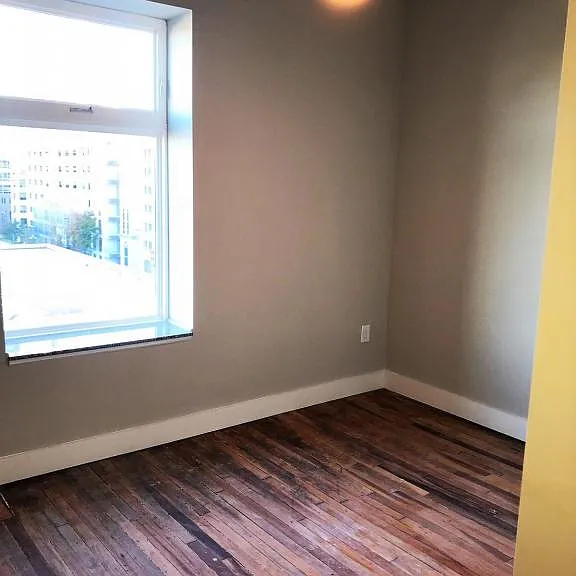 127 N Greene St #402 — Photo 3