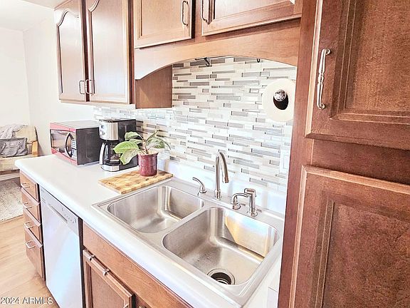 5th image of 829 E Cochise Drive #B