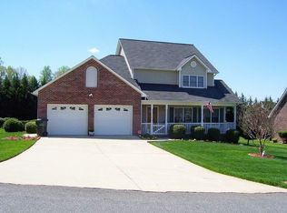 2593 Ironwood Dr, Hickory, NC 28602