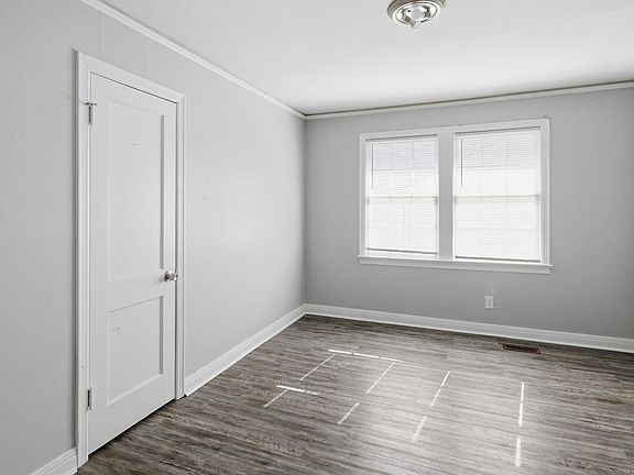 3rd image of 1814 Moss St