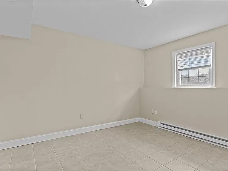 23 Vaughan St #1 — Photo 4