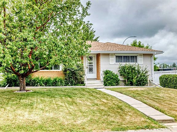 3rd image of 1 E Cochrane Cres