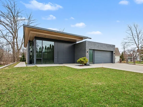 102 Mercer Dr SE, Grand Rapids, MI 49506