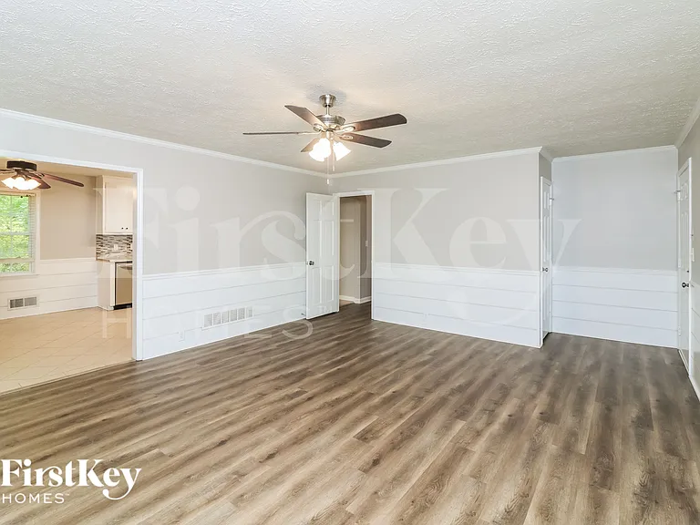 3692 Cambridge Dr SW — Photo 5