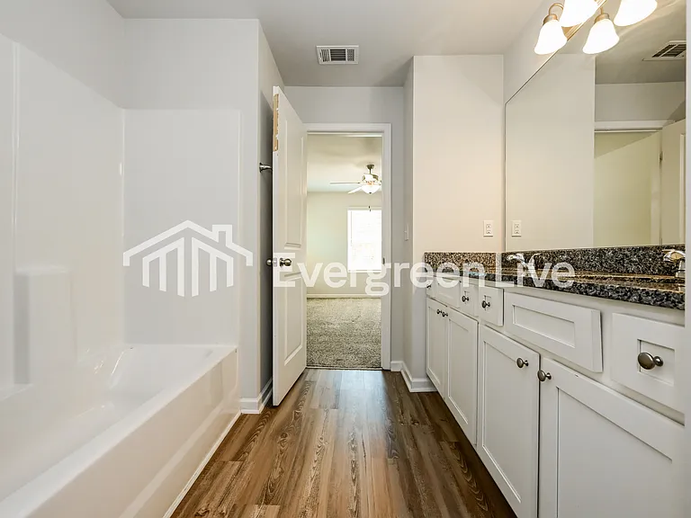 621 Stevens Pl — Photo 8
