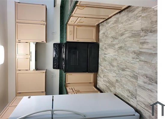 1st image of 13232 Avalon Blvd #122