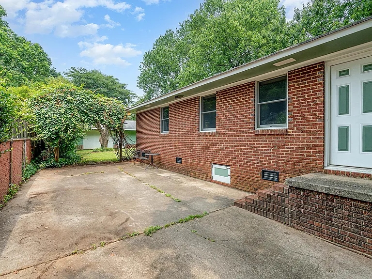 4344 University Dr — Photo 15