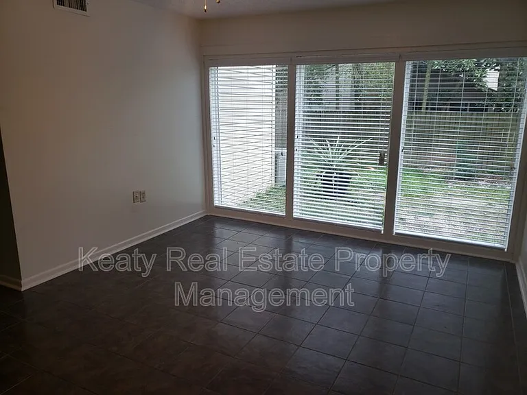 809-3 Fox Run Dr — Photo 5