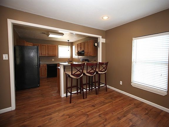 4th image of 210 W Herring St