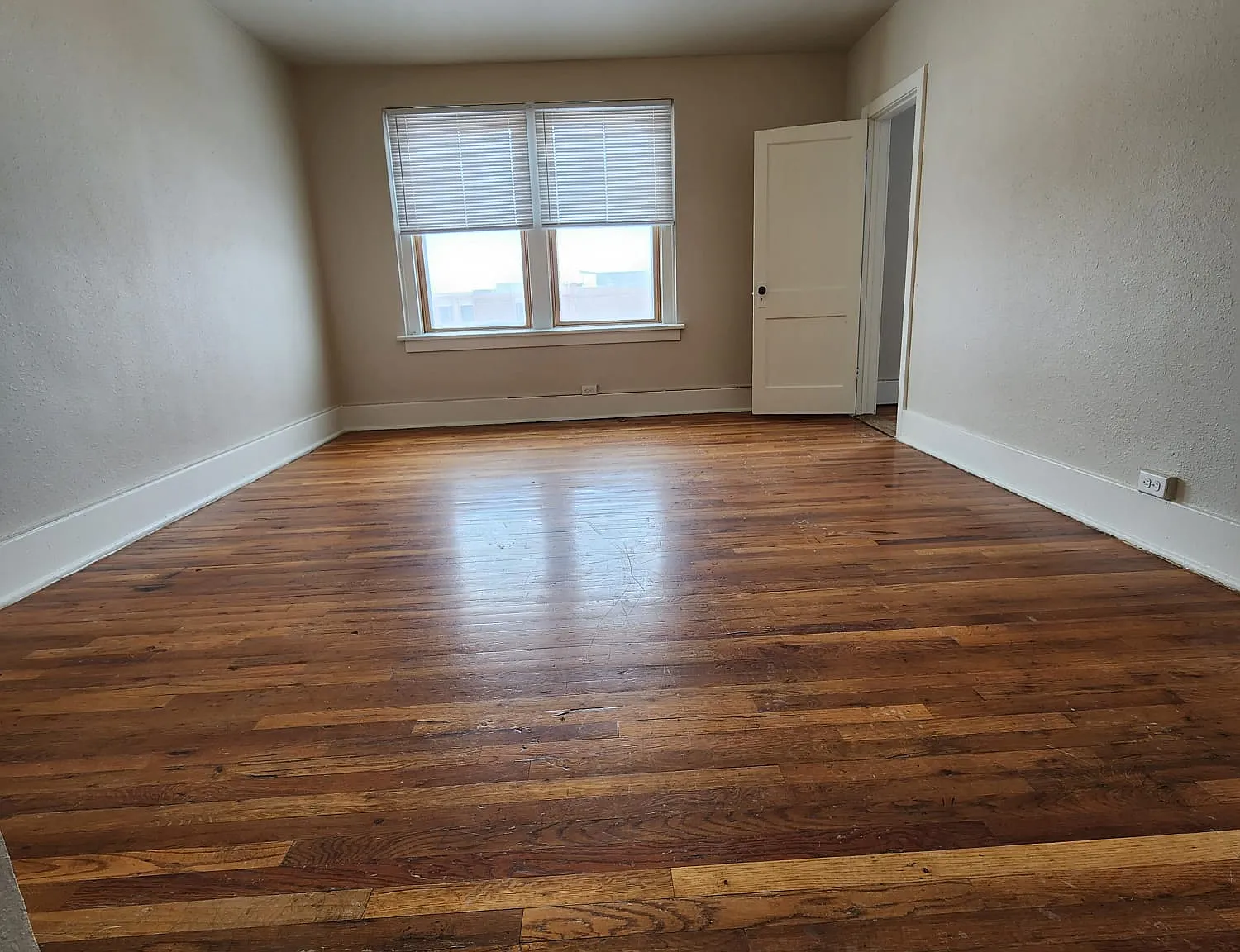 Newly Remodeled Modern 1 Bedroom — Photo 2