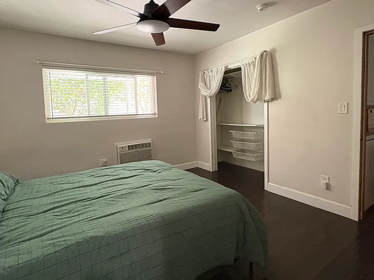 568 N Commonwealth Ave — Photo 7