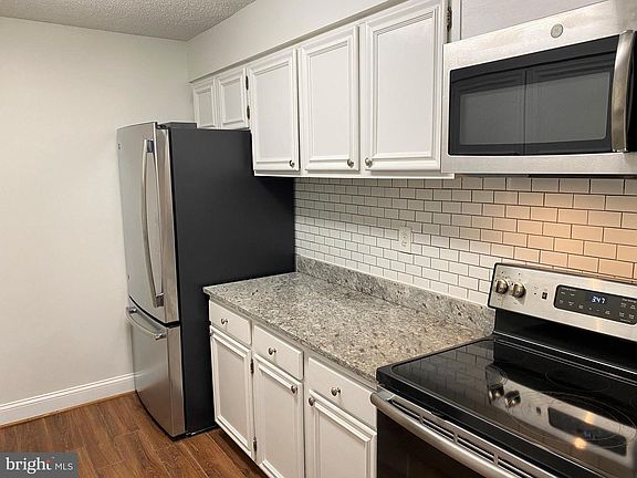 3rd image of 5300 Holmes Run #1008