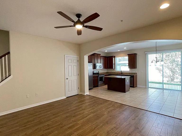 9484 Strongbark Ln — Photo 2