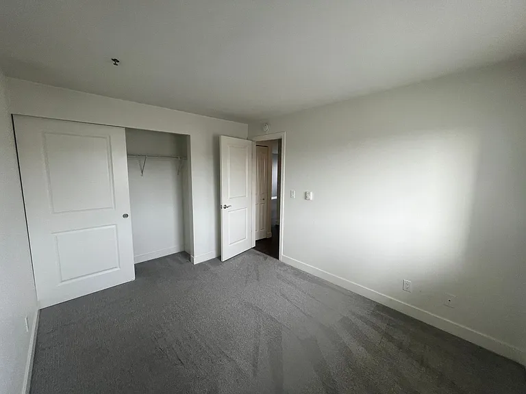 Cameron Apartments — Photo 29