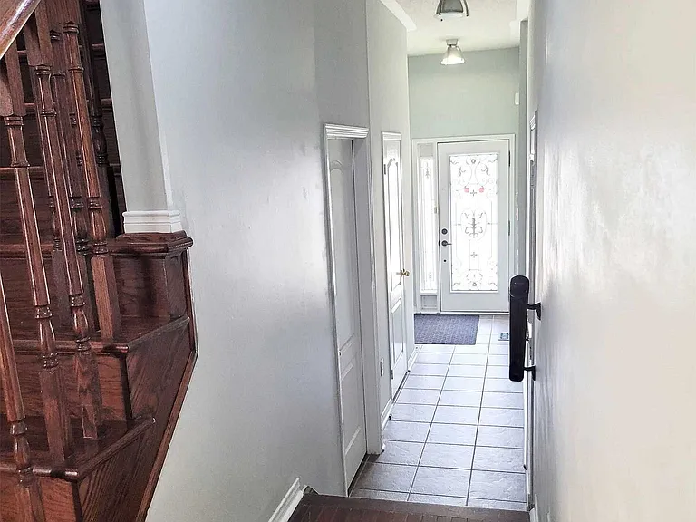 10 Palleschi Dr #UPPER — Photo 2
