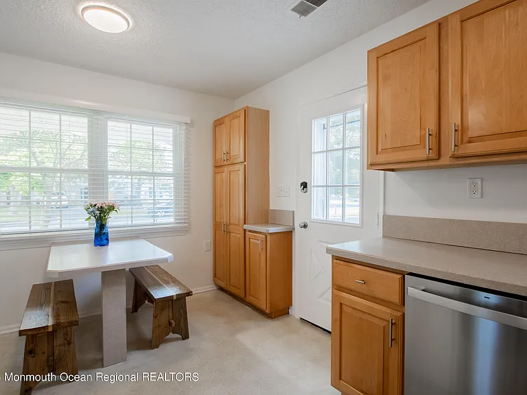 49 Williamsburg Dr — Photo 12