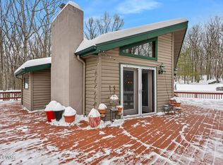 105 Westwood Ln, Hawley, PA 18428