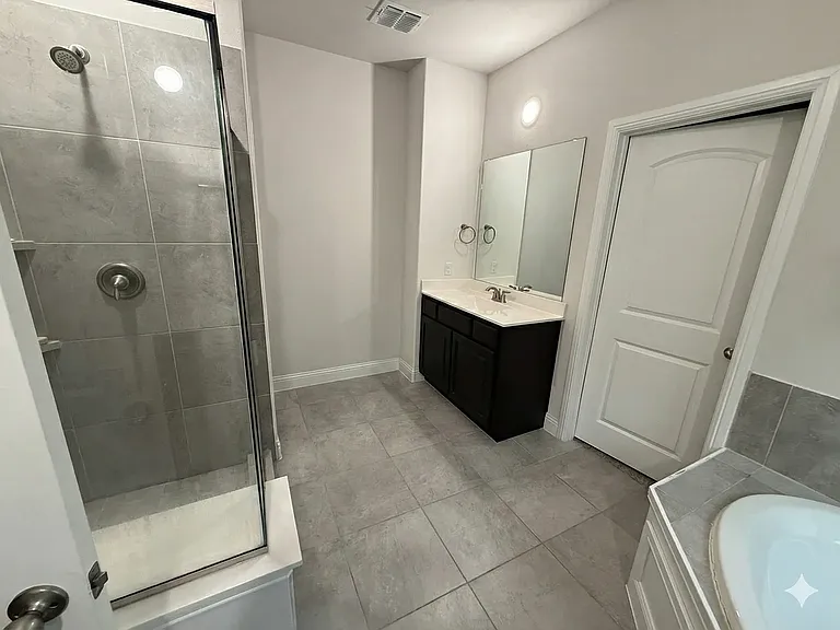 6842 Albany Park — Photo 11