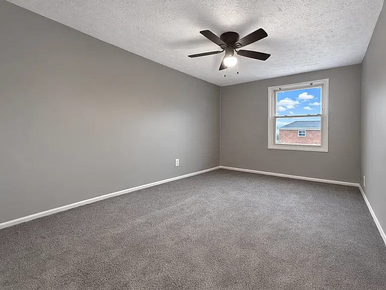 1005 Kayden Ln — Photo 8