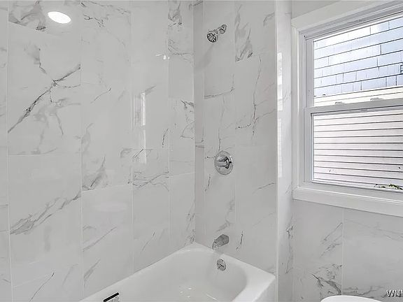 1st flr bathroom