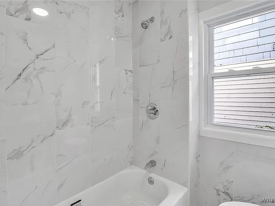 1st flr bathroom