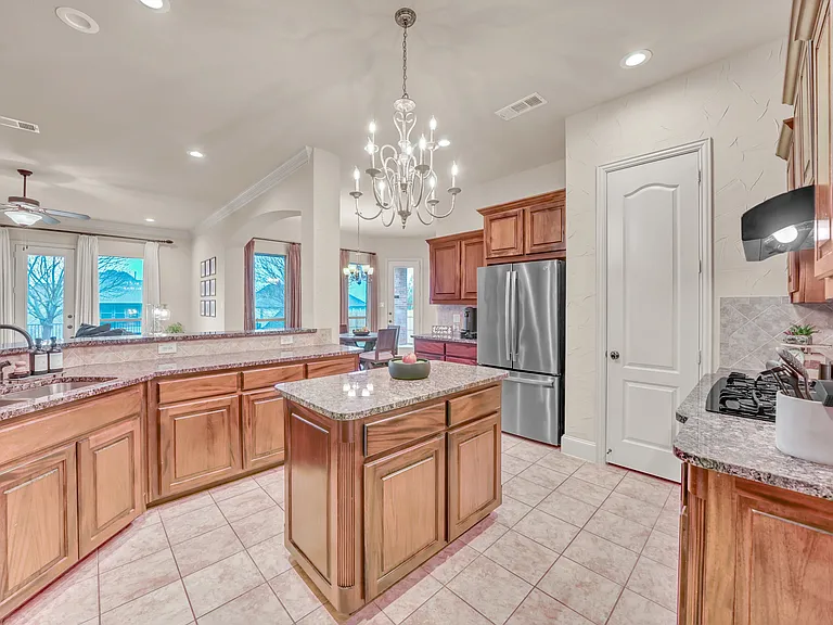 5048 Exposition Way — Photo 8
