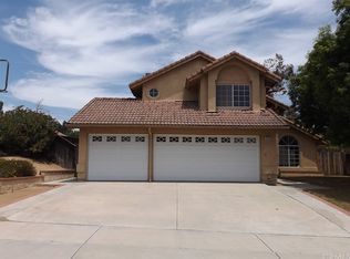 425 Yosemite Cir, Corona, CA 92879