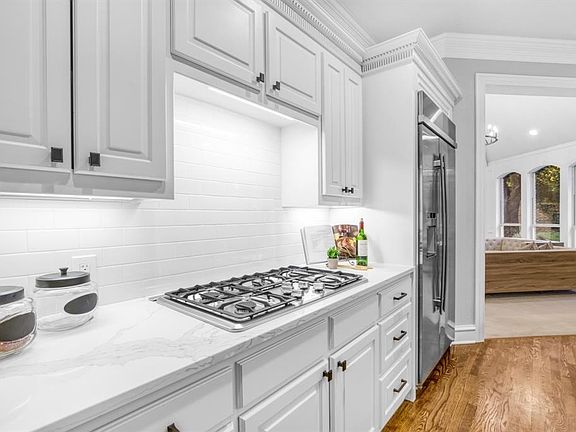 5th image of 704 Prince George Ct