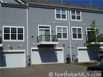 4 bed, 1862 sqft, $2,550 — Photo 2