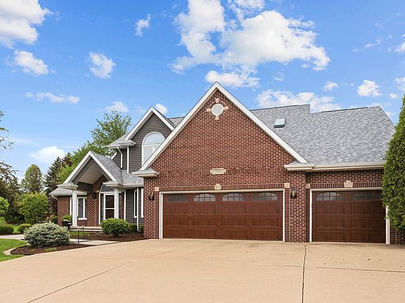 3rd image of 4986 Foxborough Ct