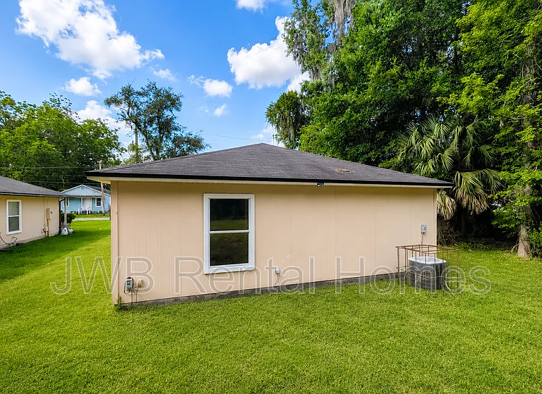 2037 Sessions Ln — Photo 12