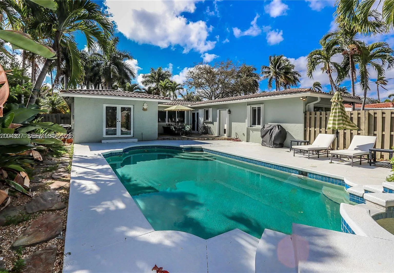 Hollywood Lakes Section — Photo 4