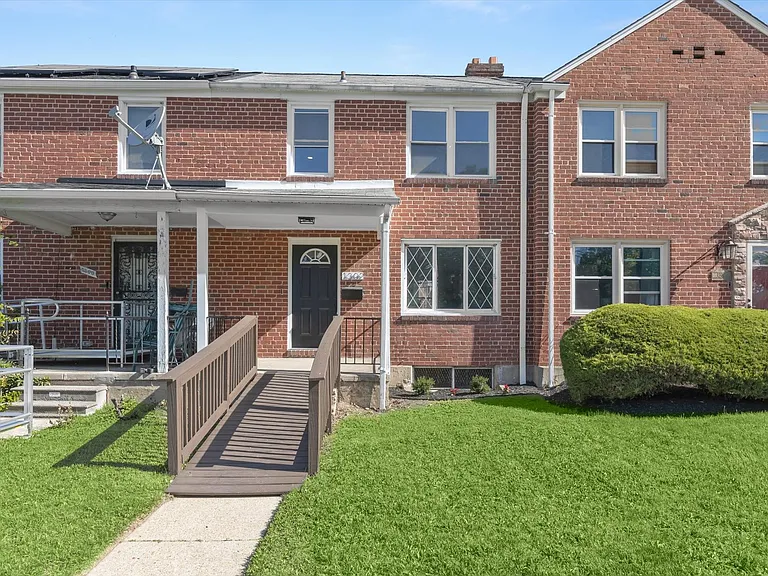 1302 Woodbourne Ave — Photo 1