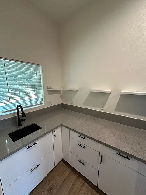 Studio, 200 sqft, $1,350 — Photo 2