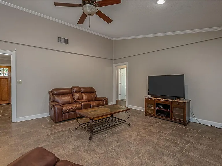 9440 Evergreen Dr — Photo 6