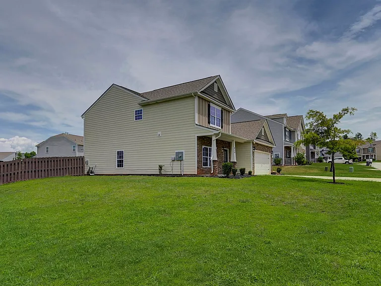 414 Tulip Way — Photo 54