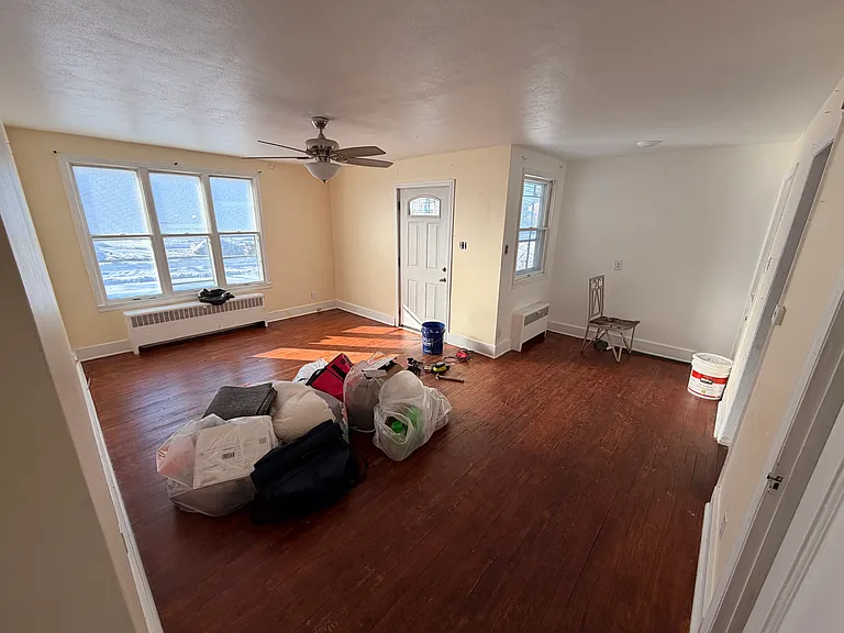 525 Kenwood Ave — Photo 9