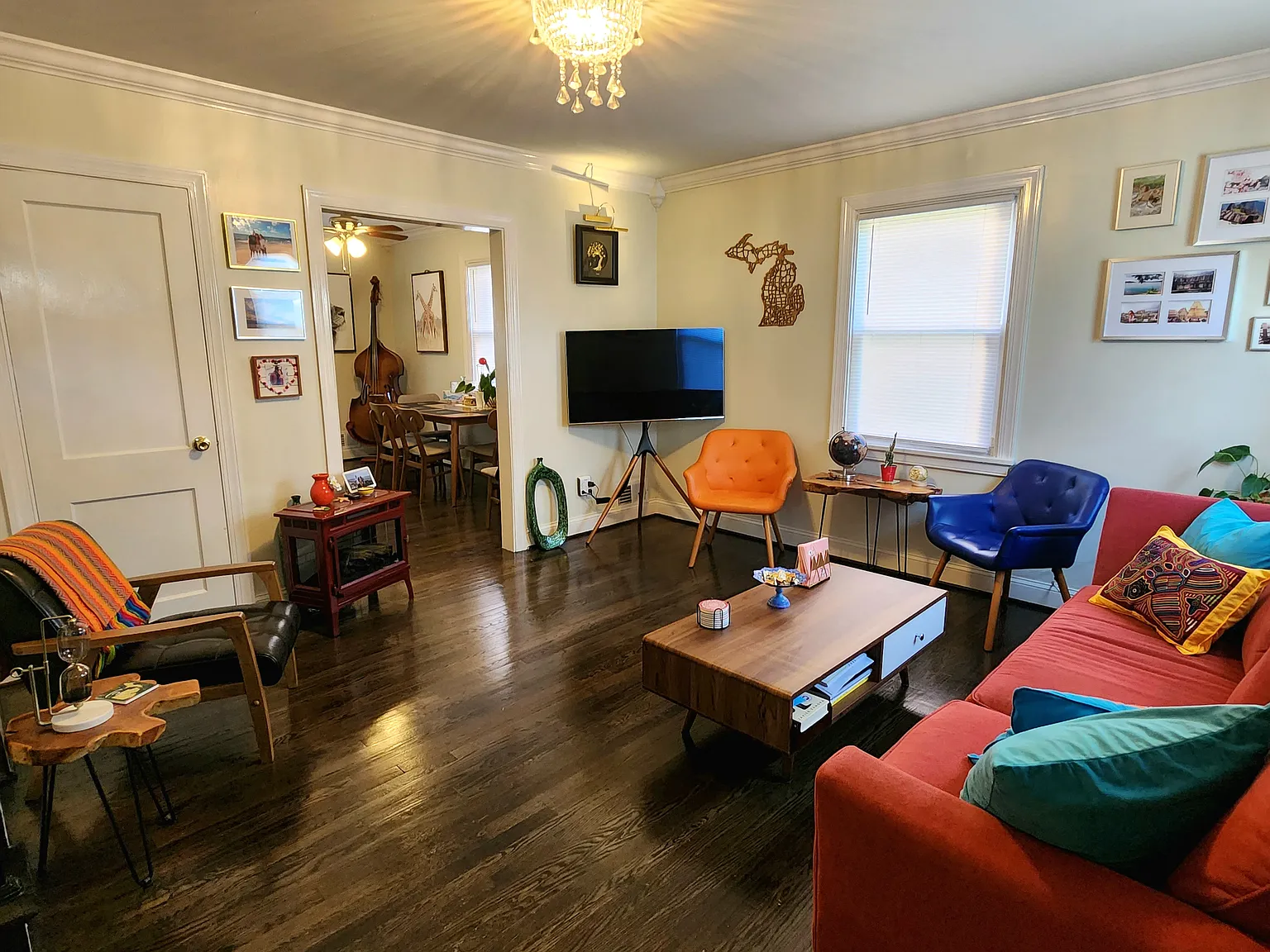 4 bed, 1.5 bath, 1360 sqft, $4,500 — Photo 2